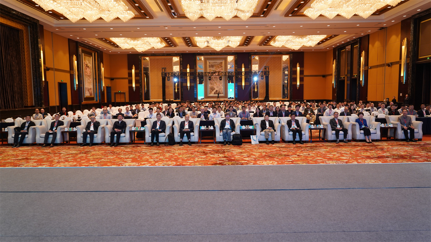 全球能源变革的“宁波时刻”：2025 Renewables可再生能源国际会议释放低碳发展强音(图1)