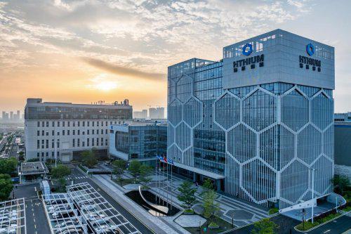 海辰储能创新融合钠锂技术为AI数据中心打造稳定绿电方案(图2)