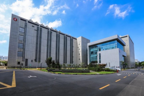 英伟达800V架构重塑AI数据中心：31家产业链核心企业大起底(图1)