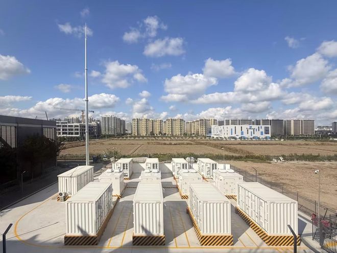 IDCC 2025：全球进入算力效能竞争期商汤大装置给出中国式解决方案(图4)