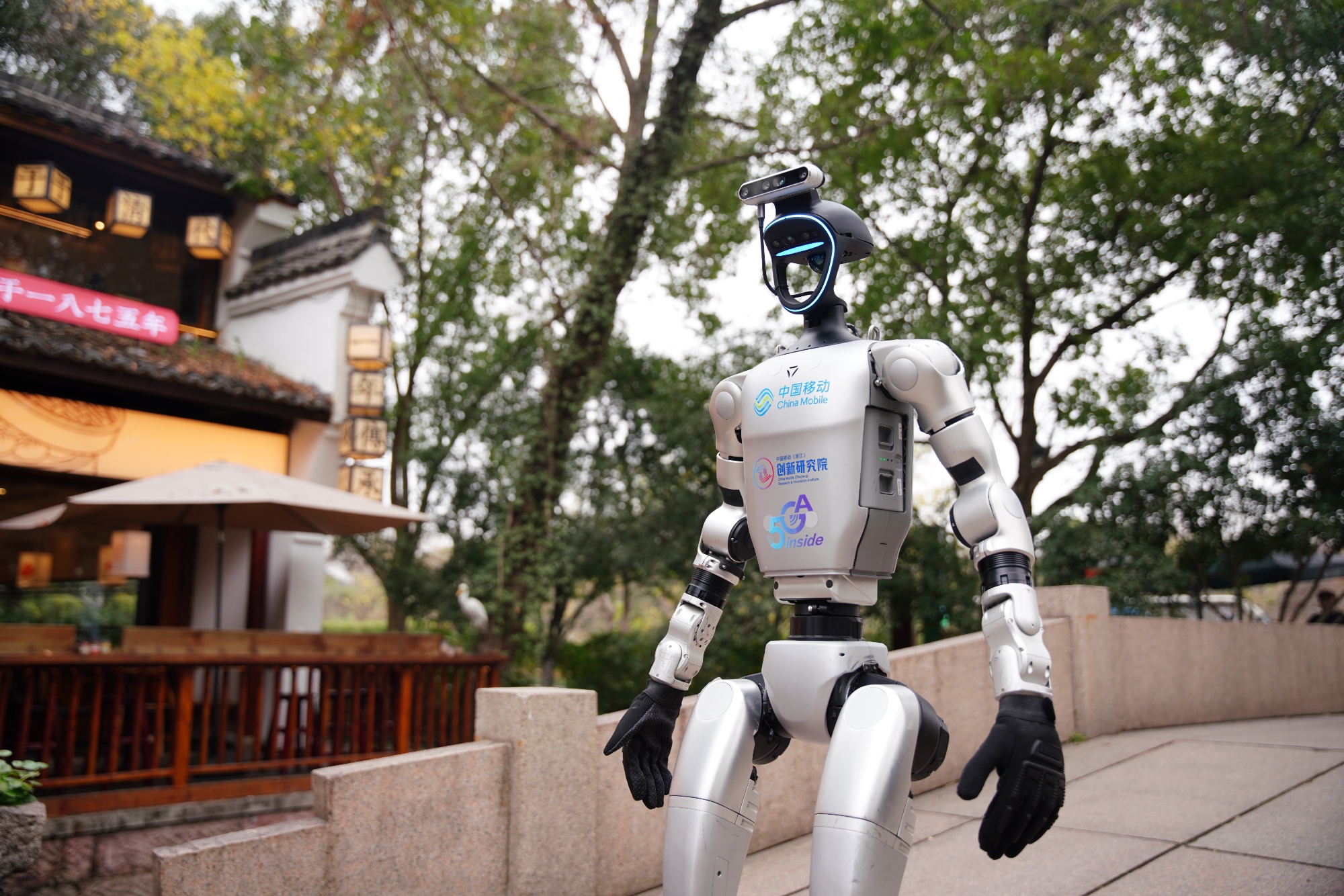 智优、智速、智感全国首个5G-A×AI大上行示范区来了(图1)