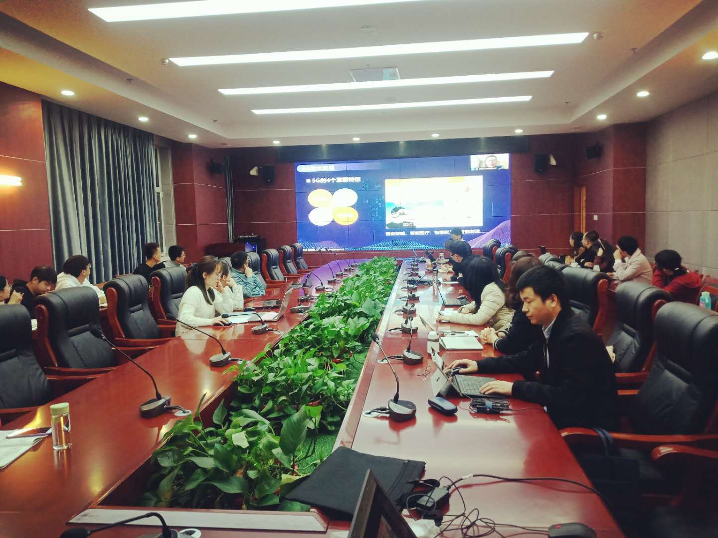 总台记者做客西班牙国家电视台 推介春晚宣传片(图1)