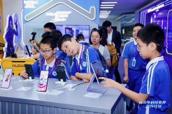 5G科普点亮童心 政企校协同赋能青少年科技素养提升(图1)
