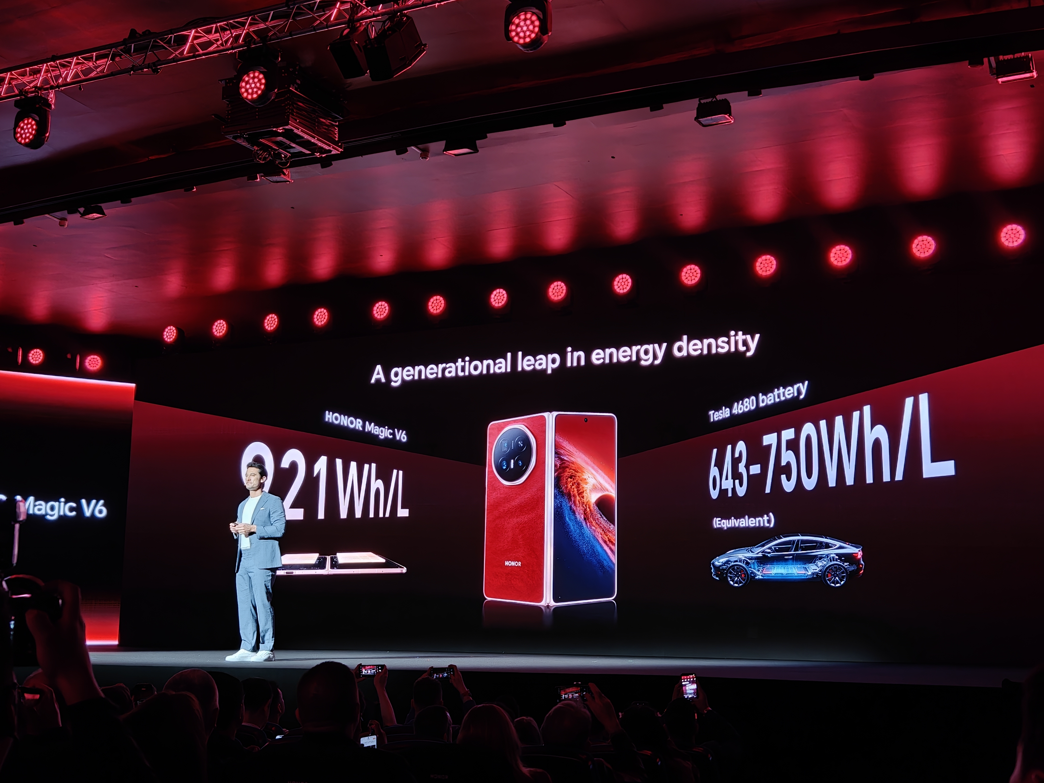 MWC26前夜荣耀放大招：ROBOTPhone重新定义了AI手机(图9)