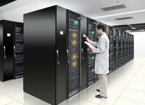电力设备行业周报：光伏累计装机规模首次超过煤电锂电旺季有望演绎涨价行情(图1)